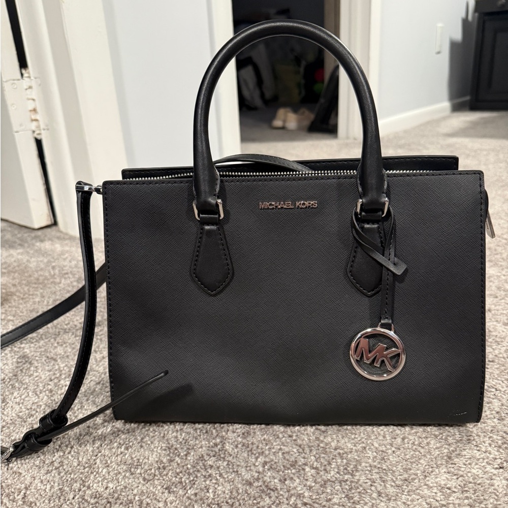 Michael Kors Sheila Medium Satchel - Picture 4 of 10